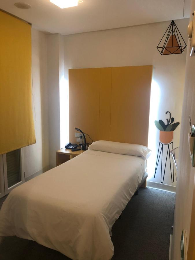 Hostal Albany Леон Екстериор снимка